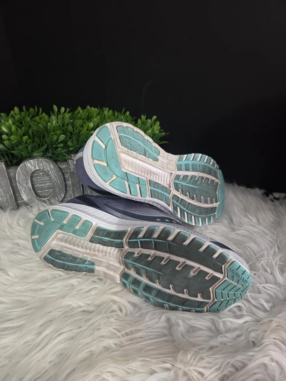 Saucony Ride ISO Women's Gray & Blue Running Shoes. size 9